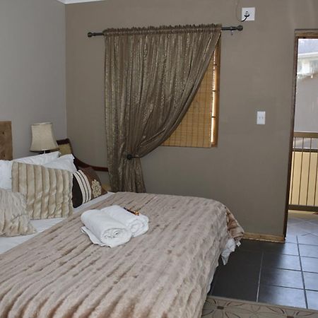 Two Bells Guest House Bloemfontein Eksteriør bilde