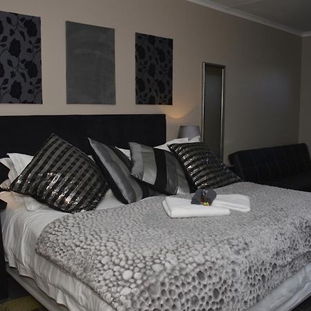Two Bells Guest House Bloemfontein Eksteriør bilde