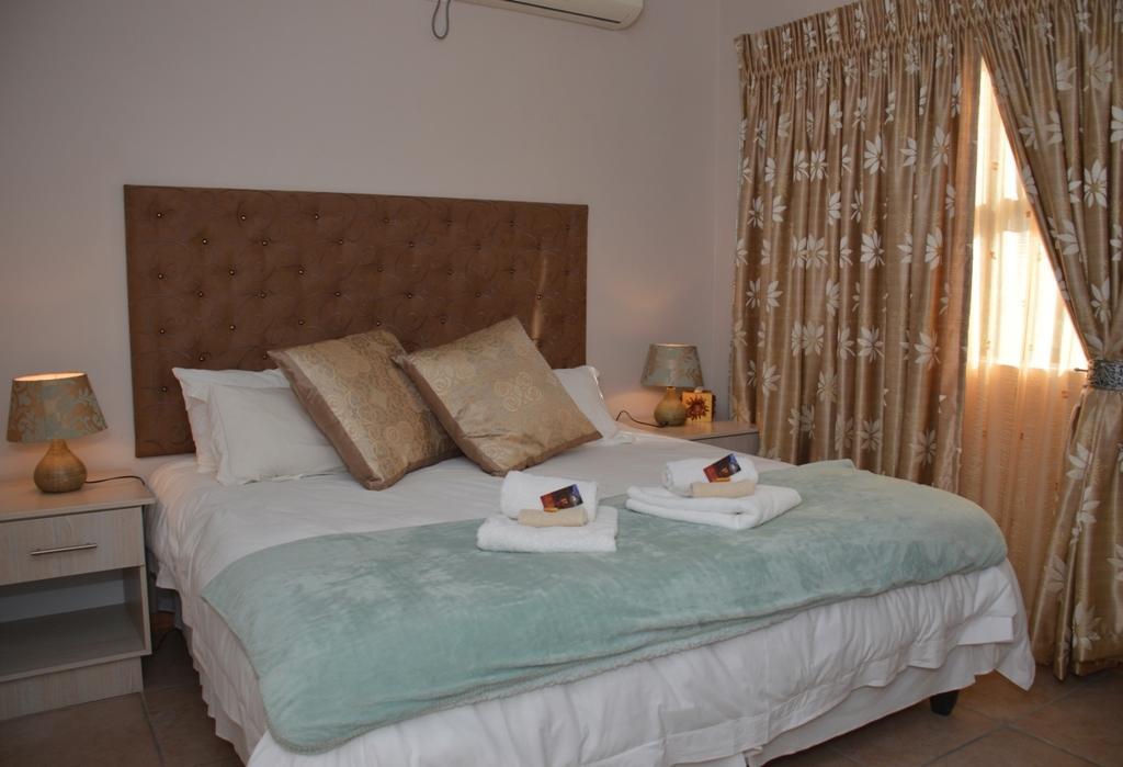 Two Bells Guest House Bloemfontein Eksteriør bilde